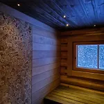 Seaside Log-house 'merehobeda' With Sauna And Hot Tub